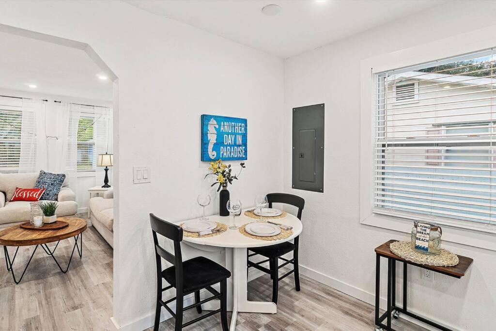 Quaint Gulfport Beach Bungalow St. Petersburg Extérieur photo